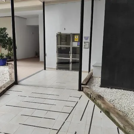 Atico Alba * أوروبيسا ذيل مار